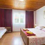 2 Bedroom Cozy Apartment In Jelsa