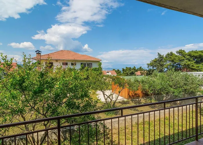 2 Bedroom Cozy Apartment In Jelsa