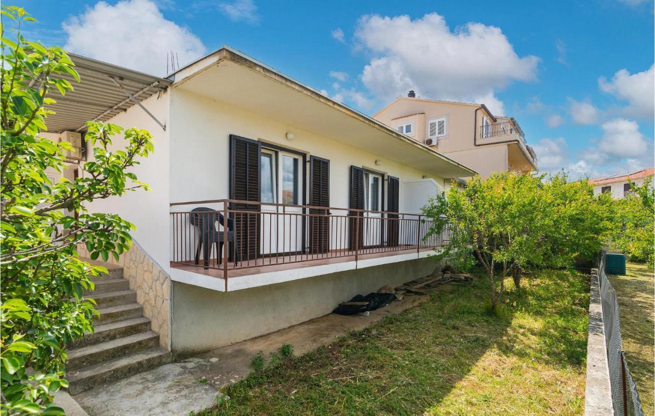 2 Bedroom Cozy In Jelsa Apartment *